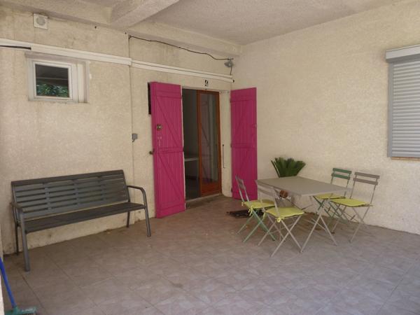 Narbonne, studio meublé RDC avec terrasse et place de parking - PROCHE LYCEE LOUISE MICHEL