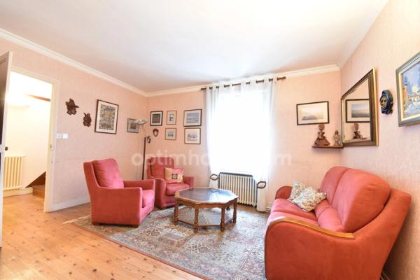Concarneau : Maison de ville avec garage, petit extérieur, 3 chambres.