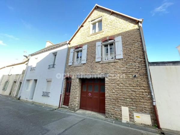 Concarneau : Maison de ville avec garage, petit extérieur, 3 chambres.