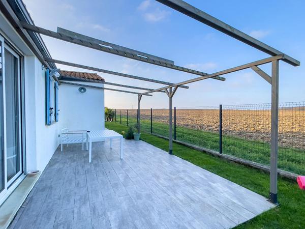 Maison récente plain-pied avec piscine - Salles-sur-Mer,