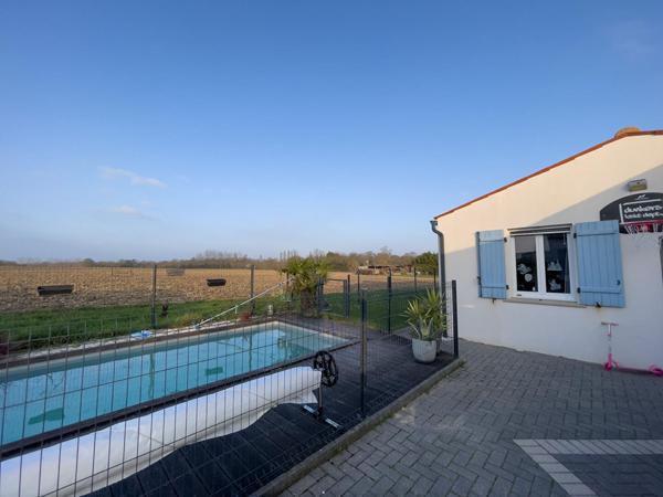 Maison récente plain-pied avec piscine - Salles-sur-Mer,