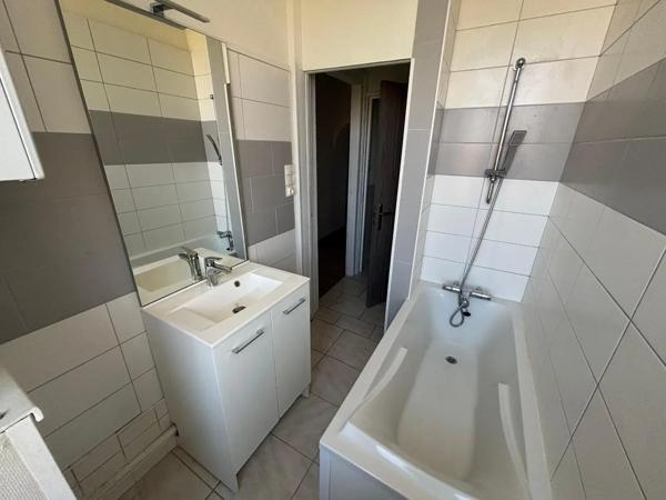 Appartement à louer 3 pièces 59.81m²