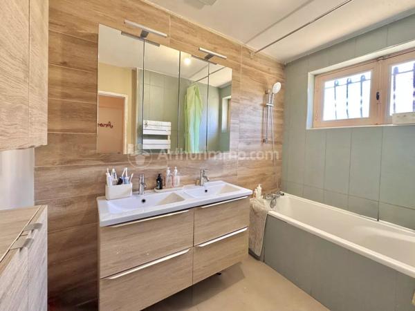 Vente                                                      Maison
                        
                     5 pièces                      100 m2                     à Cournon-d'Auvergne