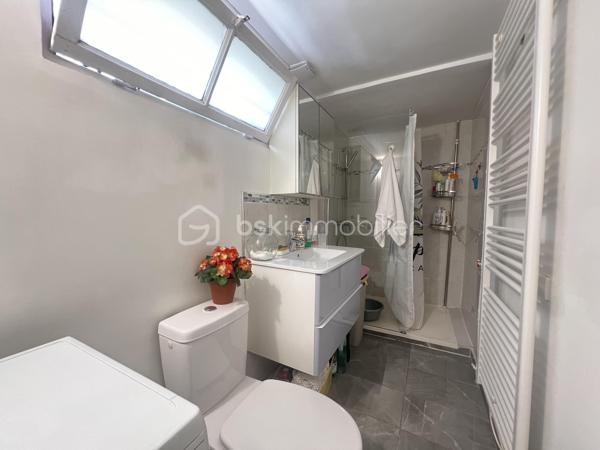 MAISON ENTIÈREMENT RÉNOVÉE AVEC JARDIN , POTENTIEL D'AGRANDISSEMENT/ MÉTRO GRAND PARIS EXPRESS LIGNE 15 À VENIR / ISOLATION INTERIEUR EXTERIEUR 2017.
Sherline SOLAGE vous propose une charmante maison individuelle de 34 m², située dans un environnement calme et recherchée de Cachan .
Se compose comme suit: Un séjour , une cuisine ouverte , une chambre , une salle d'eau avec WC .
UNE CAVE DE 9m parfait pour vos stockages .

LE + du bien : Un beau jardin  ensoleillé , maison en parfait état aucun travaux à venir , belle hauteur sous plafond , volume optimisés , SECTEUR RECHERCHÉ PROCHE DES TRANSPORTS COMMERCES ET ÉCOLES .