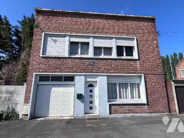 Découvrez cette maison familiale d'une superficie habitable de 107 m², bâtie sur une parcelle d...