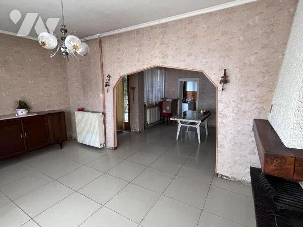 Découvrez cette maison familiale d'une superficie habitable de 107 m², bâtie sur une parcelle d...