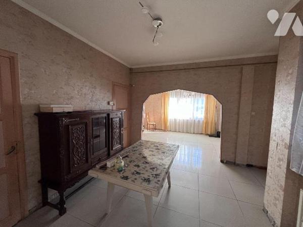 Découvrez cette maison familiale d'une superficie habitable de 107 m², bâtie sur une parcelle d...
