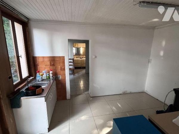 Découvrez cette maison familiale d'une superficie habitable de 107 m², bâtie sur une parcelle d...