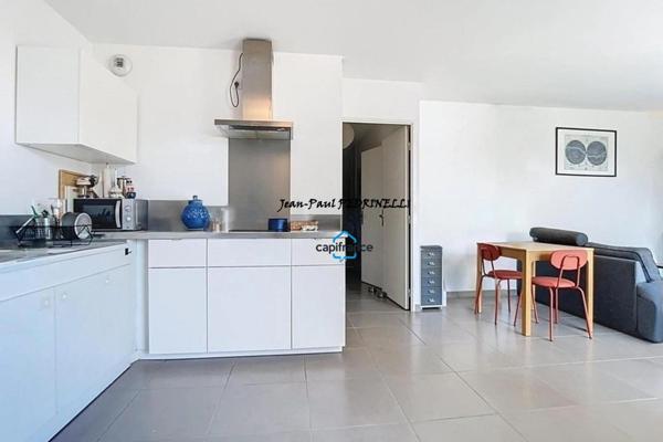 Lyon 8 Mermoz - T3 contemporain de 64.5 m² avec superbe balcon 9 m² et garage - Bus TCL C15 et PL1 / Tram T6 / Metro D