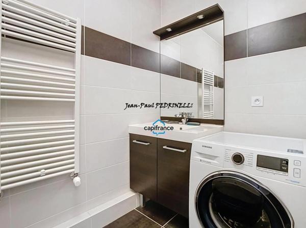 Lyon 8 Mermoz - T3 contemporain de 64.5 m² avec superbe balcon 9 m² et garage - Bus TCL C15 et PL1 / Tram T6 / Metro D