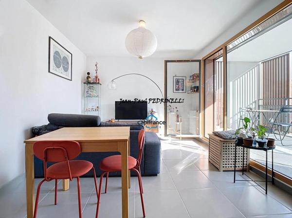 Lyon 8 Mermoz - T3 contemporain de 64.5 m² avec superbe balcon 9 m² et garage - Bus TCL C15 et PL1 / Tram T6 / Metro D