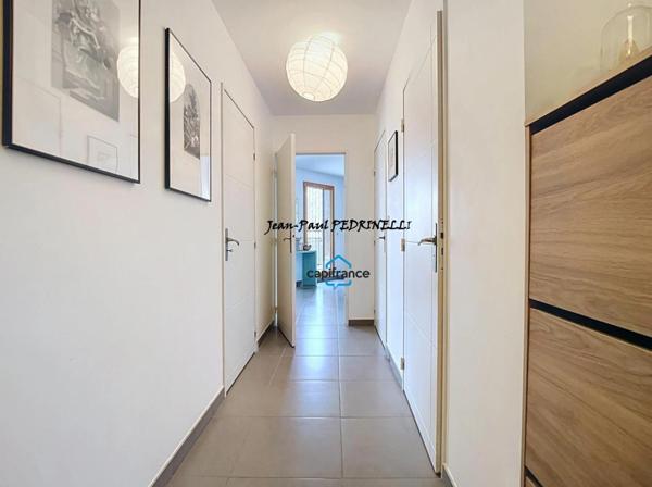 Lyon 8 Mermoz - T3 contemporain de 64.5 m² avec superbe balcon 9 m² et garage - Bus TCL C15 et PL1 / Tram T6 / Metro D