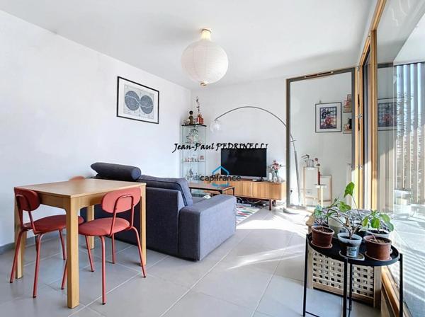 Lyon 8 Mermoz - T3 contemporain de 64.5 m² avec superbe balcon 9 m² et garage - Bus TCL C15 et PL1 / Tram T6 / Metro D