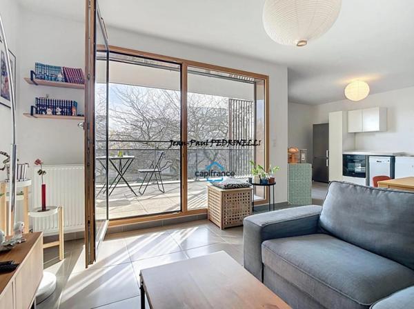 Lyon 8 Mermoz - T3 contemporain de 64.5 m² avec superbe balcon 9 m² et garage - Bus TCL C15 et PL1 / Tram T6 / Metro D