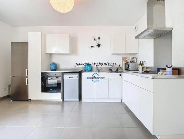 Lyon 8 Mermoz - T3 contemporain de 64.5 m² avec superbe balcon 9 m² et garage - Bus TCL C15 et PL1 / Tram T6 / Metro D