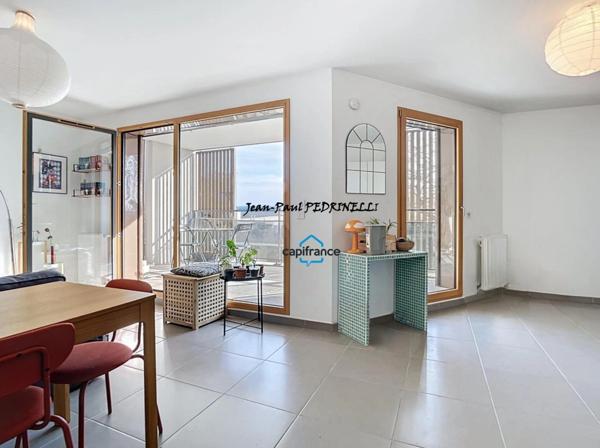 Lyon 8 Mermoz - T3 contemporain de 64.5 m² avec superbe balcon 9 m² et garage - Bus TCL C15 et PL1 / Tram T6 / Metro D