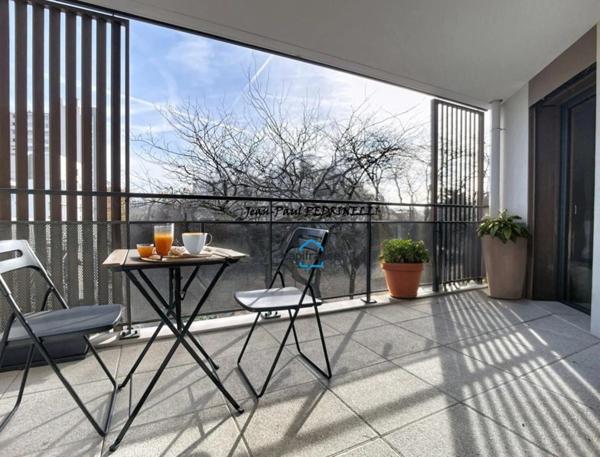 Lyon 8 Mermoz - T3 contemporain de 64.5 m² avec superbe balcon 9 m² et garage - Bus TCL C15 et PL1 / Tram T6 / Metro D