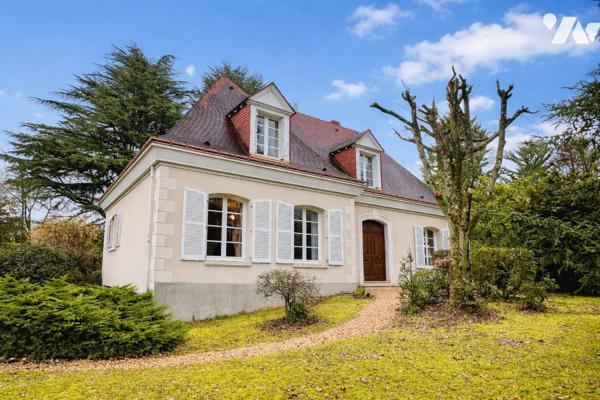SAINT-CYR-SUR-LOIRE - Maison familiale avec jardin paysagé
Secteur prisé de la commune