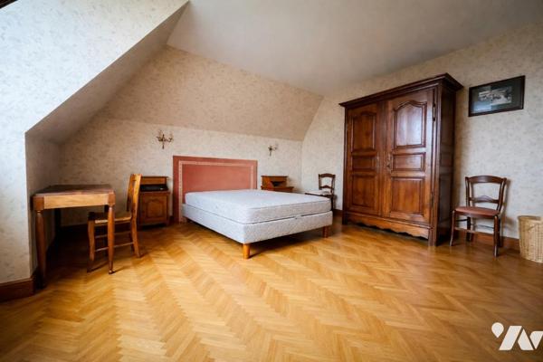 SAINT-CYR-SUR-LOIRE - Maison familiale avec jardin paysagé
Secteur prisé de la commune