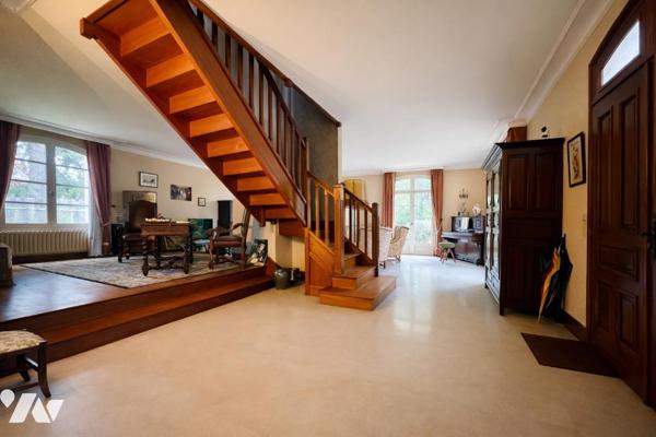 SAINT-CYR-SUR-LOIRE - Maison familiale avec jardin paysagé
Secteur prisé de la commune