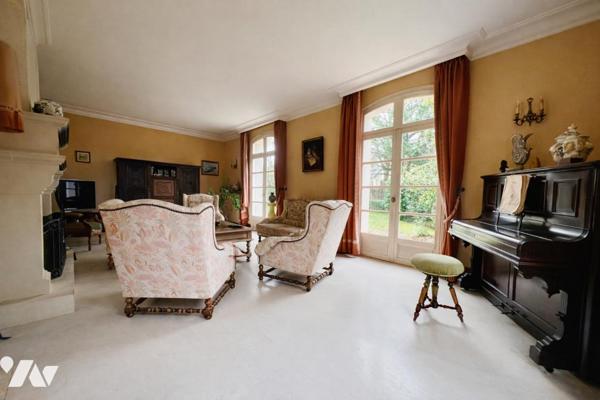 SAINT-CYR-SUR-LOIRE - Maison familiale avec jardin paysagé
Secteur prisé de la commune