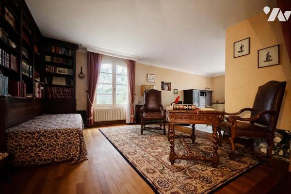 SAINT-CYR-SUR-LOIRE - Maison familiale avec jardin paysagé
Secteur prisé de la commune