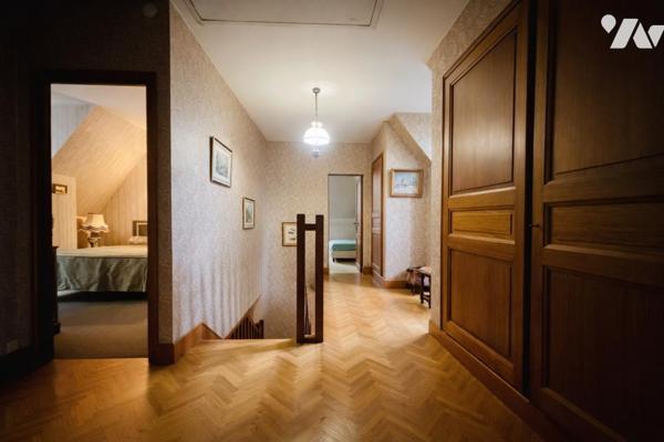 SAINT-CYR-SUR-LOIRE - Maison familiale avec jardin paysagé
Secteur prisé de la commune