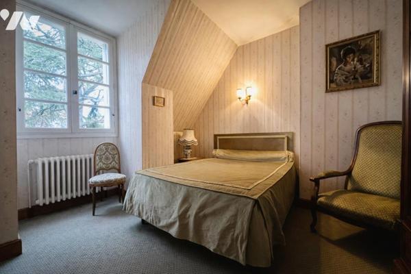 SAINT-CYR-SUR-LOIRE - Maison familiale avec jardin paysagé
Secteur prisé de la commune