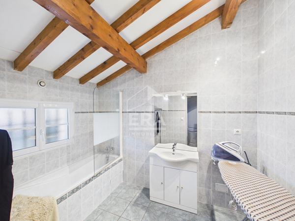 Espelette - Maison à Vendre - avec piscine au coeur d'Espelette.