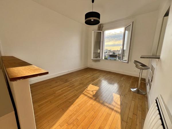 La Varenne - 2P etage eleve avec balconnet - Charme de l ancien