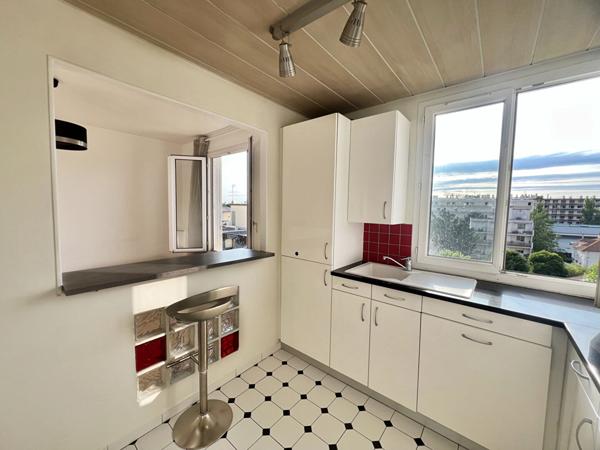 La Varenne - 2P etage eleve avec balconnet - Charme de l ancien