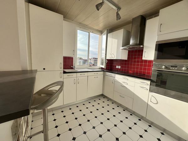 La Varenne - 2P etage eleve avec balconnet - Charme de l ancien