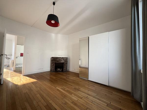 La Varenne - 2P etage eleve avec balconnet - Charme de l ancien