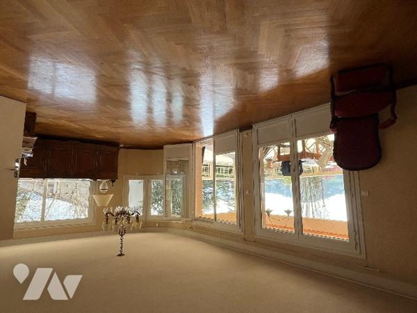 L'ETRAT pavillon de 190 m² hab.+ garage 38 m² sur parcelle 1587 m² piscinable Bon Etat