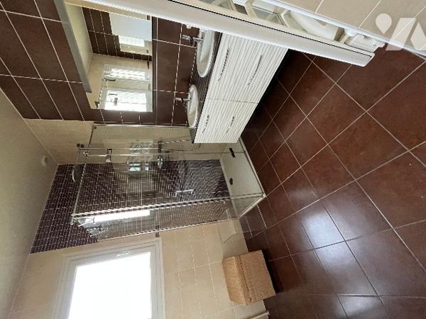 L'ETRAT pavillon de 190 m² hab.+ garage 38 m² sur parcelle 1587 m² piscinable Bon Etat