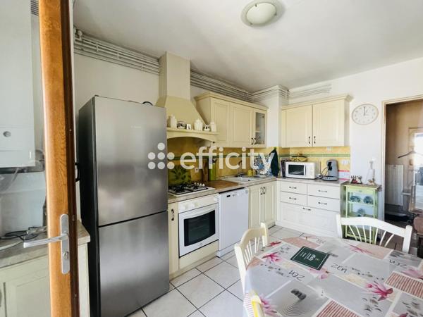 Appartement
         3 pièces
        - 75 m² 252 000 € *