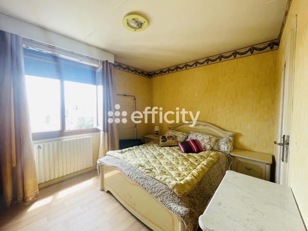 Appartement
         3 pièces
        - 75 m² 252 000 € *