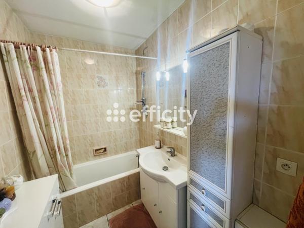 Appartement
         3 pièces
        - 75 m² 252 000 € *