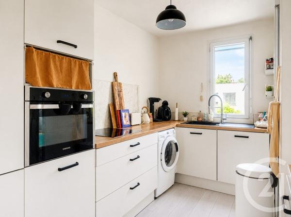 Appartement F3 à vendre  3 pièces - 65 m 2   MERIGNAC  - 33