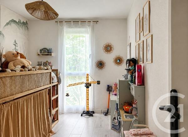 Appartement F3 à vendre  3 pièces - 65 m 2   MERIGNAC  - 33
