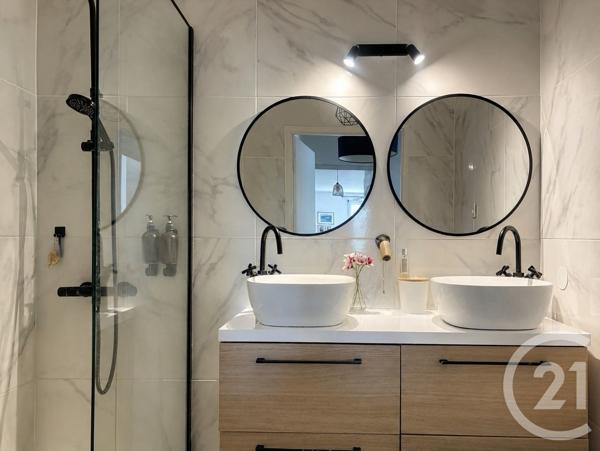 Appartement F3 à vendre  3 pièces - 65 m 2   MERIGNAC  - 33