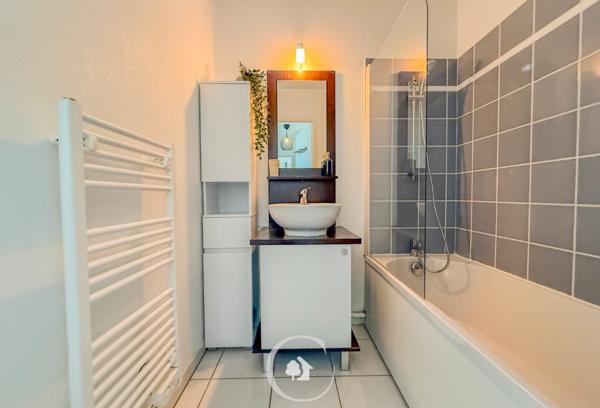 Parempuyre (33290) APPARTEMENT T3 MEUBLEE - 2 CHAMBRES - PARKING - PISCINE