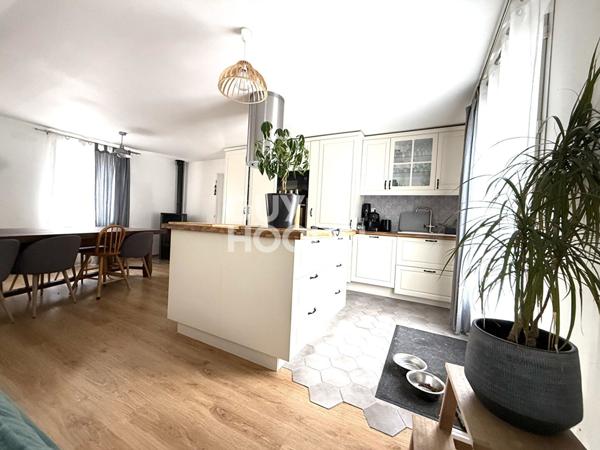 Ancien corps de ferme Rénové avec Maison et granges 5 mn de l'accès A1- Référence C2201