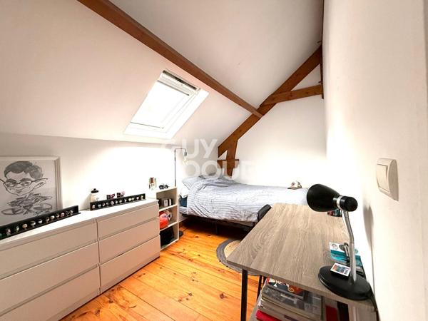 Ancien corps de ferme Rénové avec Maison et granges 5 mn de l'accès A1- Référence C2201