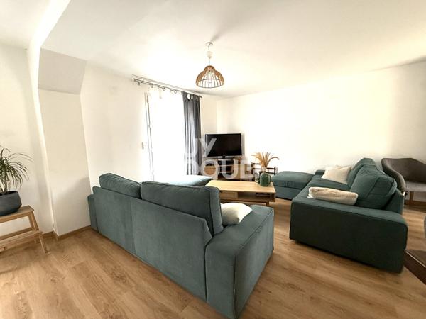 Ancien corps de ferme Rénové avec Maison et granges 5 mn de l'accès A1- Référence C2201