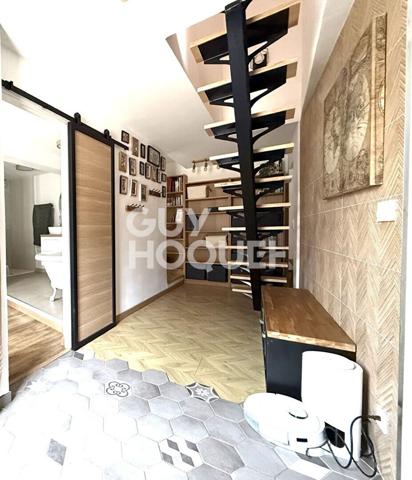 Ancien corps de ferme Rénové avec Maison et granges 5 mn de l'accès A1- Référence C2201