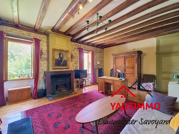 Maison mitoyenne de caractère en pierre – 170 m² – Terrain 600 m² – Fillinges location d'une partie possible.