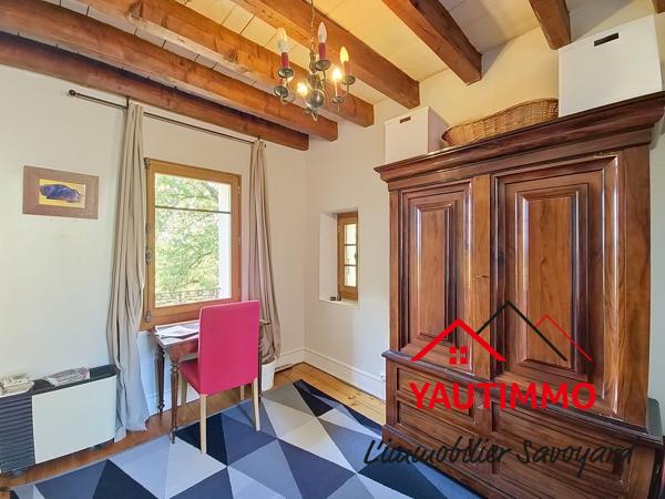 Maison mitoyenne de caractère en pierre – 170 m² – Terrain 600 m² – Fillinges location d'une partie possible.
