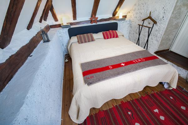 Maison mitoyenne de caractère en pierre – 170 m² – Terrain 600 m² – Fillinges location d'une partie possible.