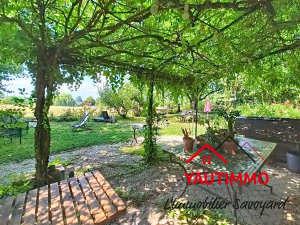 Maison mitoyenne de caractère en pierre – 170 m² – Terrain 600 m² – Fillinges location d'une partie possible.